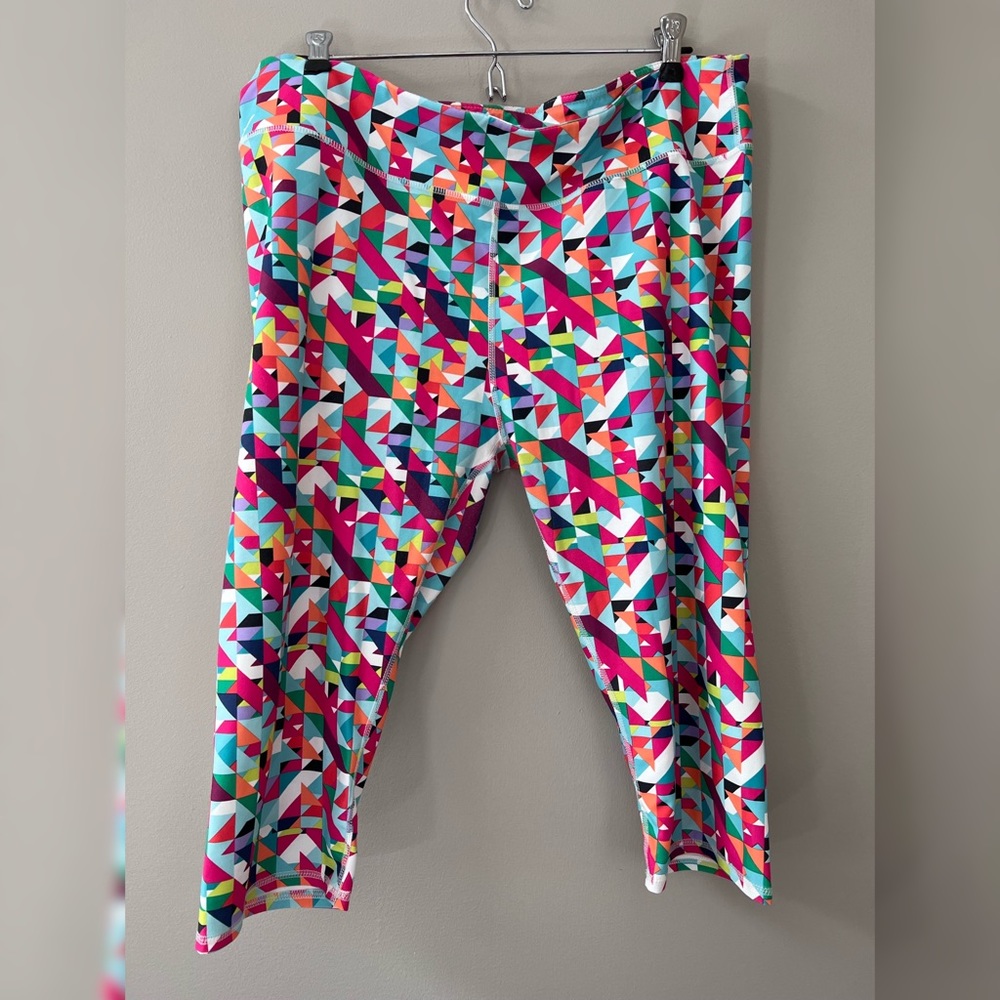 Geometric Patterned Fabletic Capris